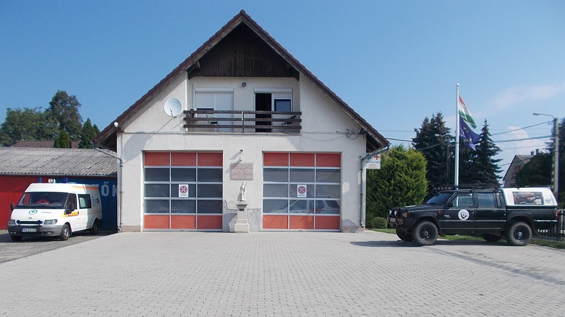 : Emergency Center. A Ford Ambulance and  Hungarian Cave Rescue Mitsubishi L200 4WD at the Emergency Patient Center, National Ambulance Serv