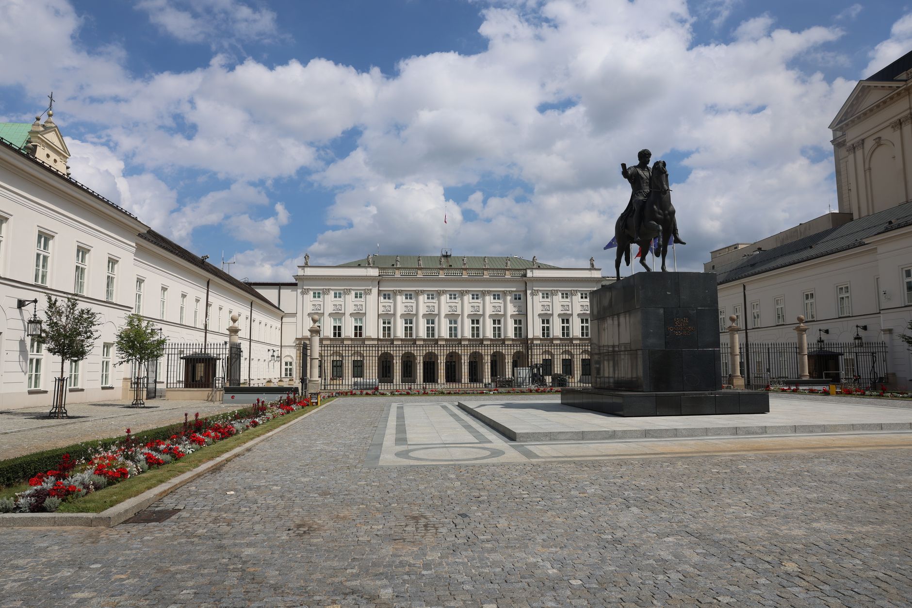 View of the Presidential Palace and the equestrian statue in Warsaw, Poland with a clear sky.