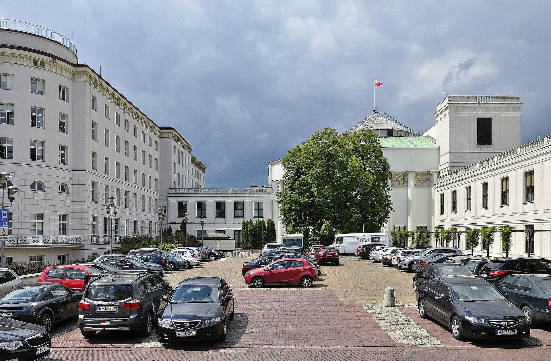 Gmach Sejmu od strony ul. Piotra Maszyńskiego